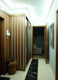 Окачен таван в коридора