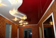 Опънати тавани в дизайна на коридор снимка в тесни и дълги в малко гланц, в Хрушчов