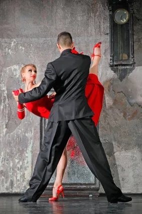 Наука танци в петите, а bailar!