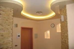 Окачени тавани в залата, снимки на окачени тавани в залата