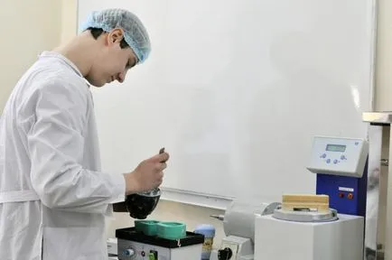 За да научите професията зъботехник след 11 клас в Intercollege