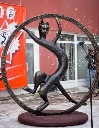 Паметници котки и котки