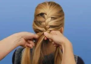 Weave плитки за средна коса 8 прости прически