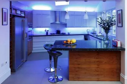 Задно осветяване LED ленти в кухнята