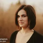 Прически за момичета, обхванати ушите им увиснали уши