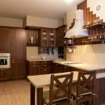 Реновирана кухня с балкон