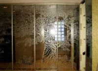 Рисунки на вратата