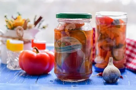 Салата от краставици, домати и моркови 