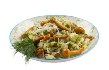 Салата с картофи и гъби мариновани или кисели