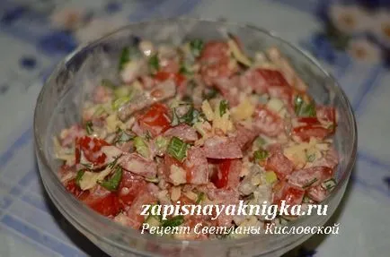 Салата с крутони и домати