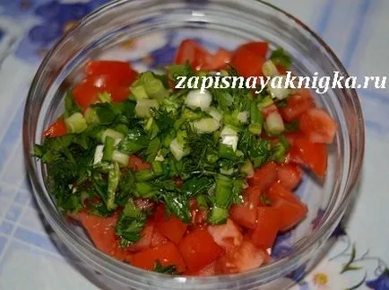 Салата с крутони и домати