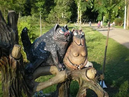 Скулптури и паметници котки