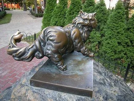 Скулптури и паметници котки