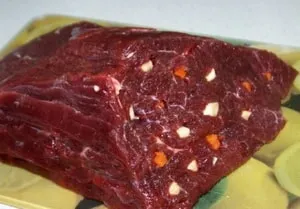 Juicy говеждо месо във фолио на фурна - рецепти със снимки