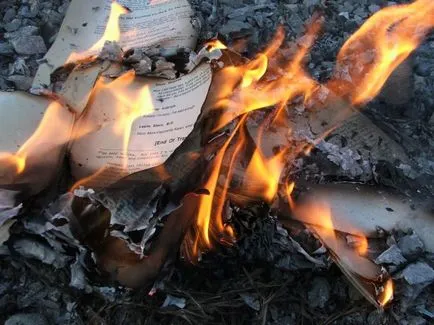 Сън книга изгаряне къща