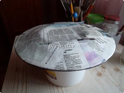 Plate от вестниците, майстори страната (папиемаше) Plate от вестниците, майстори страната