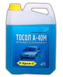 река Tosolnye, на брега на лед - автомобилния антифриз