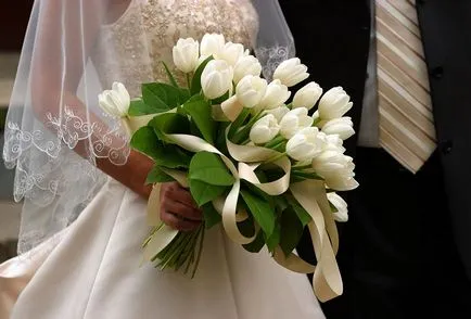 Лалета в букет на булката