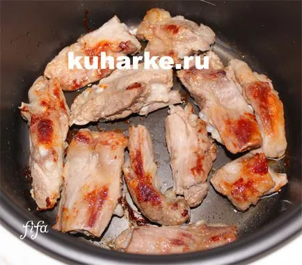 Задушени свински ребра с картофи в multivarka