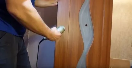 Каре в замъка интериорни врати с неговия ръце снимки, видео