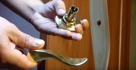 Каре в замъка интериорни врати с неговия ръце снимки, видео