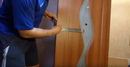 Каре в замъка интериорни врати с неговия ръце снимки, видео