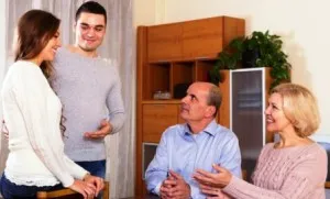 Запознайте се с родителите Запознайте момичетата на родителите - и дали правилата на етикета трябва, когато той дойде (независимо дали са запознати с родителите на момичето) Запознайте се с родителите Запознайте момичетата на родителите - и дали правилата на етикета трябва, когато той дойде