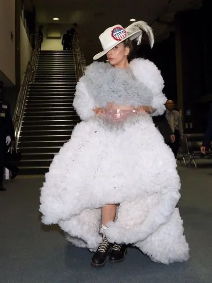 19 се образува пищен Lady Gaga, които доказват, че тя е от друга планета, umkra