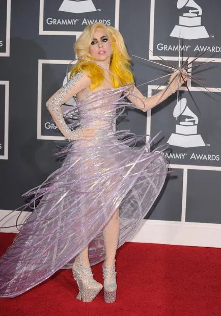 19 се образува пищен Lady Gaga, които доказват, че тя е от друга планета, umkra