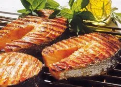 Как да се маринова шишчета от сьомга
