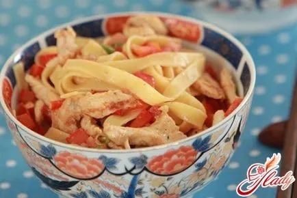 Домашно приготвени спагети с пиле