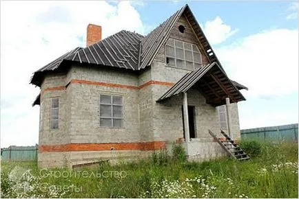 Къща keramzitoblokov вашите клипове ръце