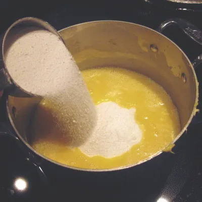 Прах у дома