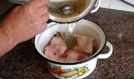 Как да туршия у дома свинска мас в саламура вкусно и бързо