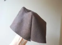 Каубойска шапка с ръцете си