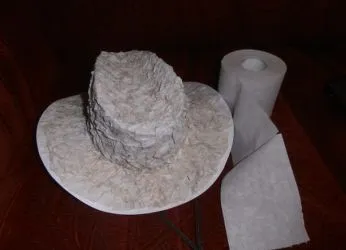 Каубойска шапка с ръцете си