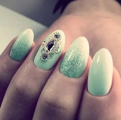 Маникюр мента цвят - модна тенденция през 2017 г. (маникюр) Маникюр мента цвят - модна тенденция 2017