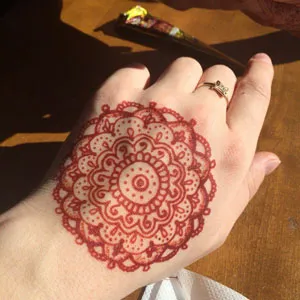 Mehendi у дома - как да се направи временна татуировка къна (снимка) (mehendi) Mehendi у дома - как да се направи временна къна татуировка (снимка)