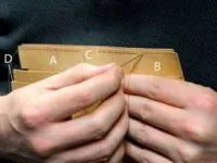 Чанта, изработена от естествена кожа с ръцете си