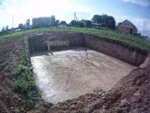 Постепенно пълнене монолитна основа употреба тип плоча