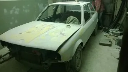 кола с ръцете си, боядисани в дома технологии, материали, оборудване