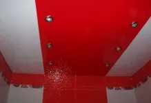 Тавани братя и сестри напрежение с прожектори, две цветни снимки, гледки мат в спалнята