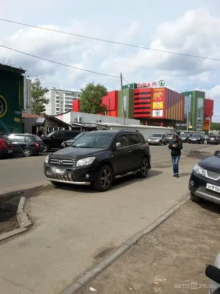Условия за спиране и паркиране на автомобила, като спират на автобусните спирки за обществен