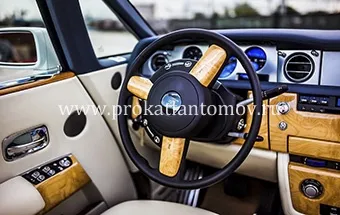 Наем на Rolls-Royce Phantom, да наемете Ролс Ройс с шофьор в Москва за сватба