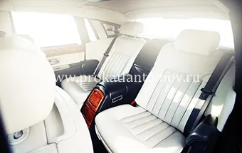 Наем на Rolls-Royce Phantom, да наемете Ролс Ройс с шофьор в Москва за сватба