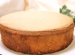 Рецепта буйни и вкусна стъпка бисквитена торта по стъпка със снимки