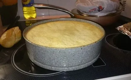 Рецепта буйни и вкусна стъпка бисквитена торта по стъпка със снимки