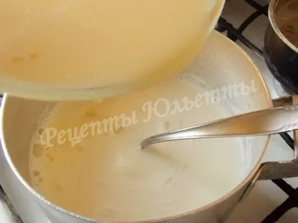 Най-лесният рецепта дома на Наполеон (на) Най-лесният рецепта за домашно Наполеон