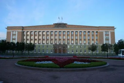 Северозападния федерален окръг на града и част от