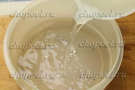 Туршия за зимата в банките, рецептата за декапиране краставици хрупкава